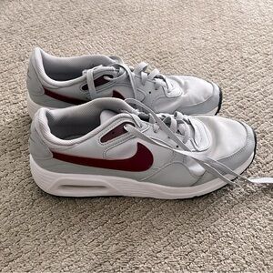 Men’s 9.5 Nike shoes
